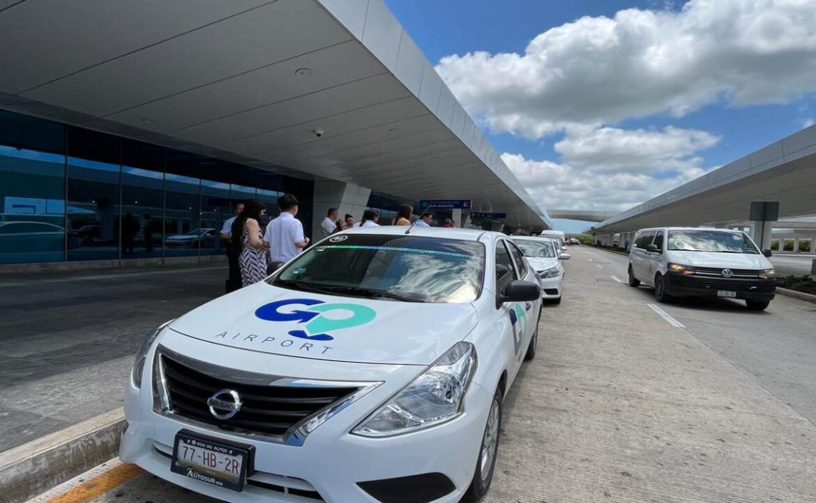 Con la temporada vacacional acercándose, el transporte pirata en el Aeropuerto de Cancún vuelve a generar preocupación entre los turisteros.