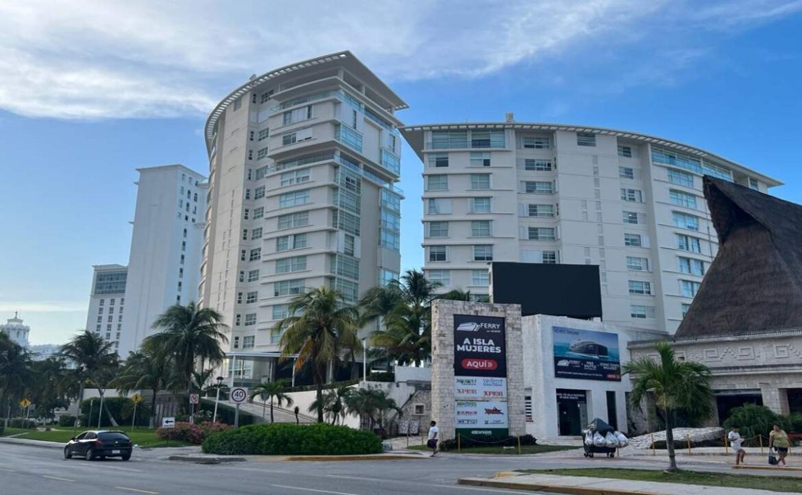 Los constantes cortes de energía eléctrica en el Caribe Mexicano afectan al sector hotelero y el suministro de agua potable.