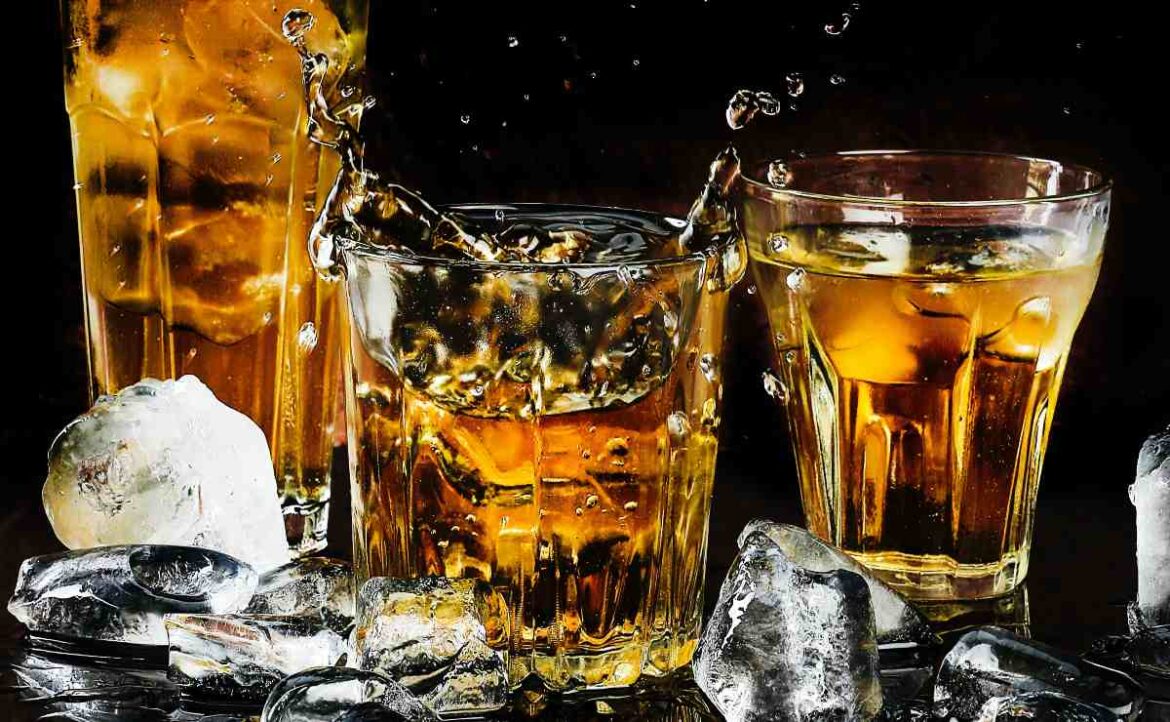 incremento-del-consumo-de-bebidas-en-Quintana-Roo-debido-a-la-ola-de-calor La ola de calor en Quintana Roo ha impulsado el consumo de bebidas entre habitantes y turistas y los servicios turísticos enfrentan el desabasto de hielo.