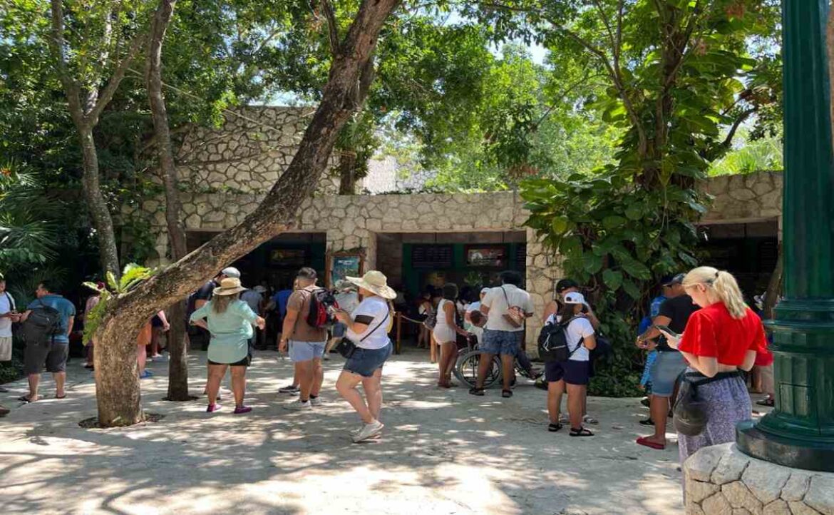 Descubre cómo Grupo Xcaret aborda la resolución judicial sobre el uso de símbolos mayas en sus parques y sitios web.