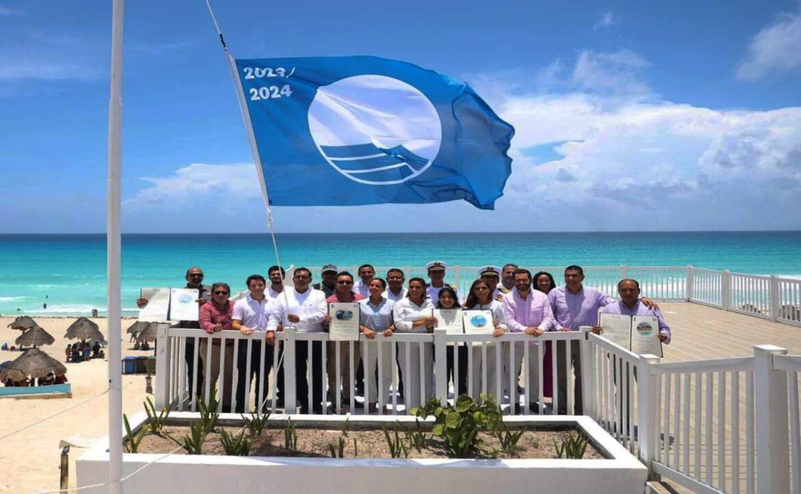 Cancún se consolida como líder en el programa Blue Flag al izar 43 banderas en la temporada, lo que afirma su compromiso ambiental.