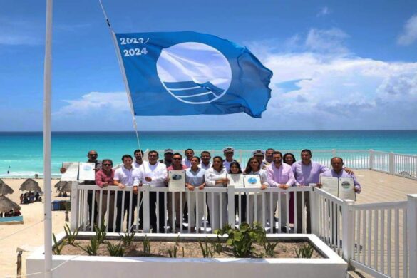Cancún se consolida como líder en el programa Blue Flag al izar 43 banderas en la temporada, lo que afirma su compromiso ambiental.