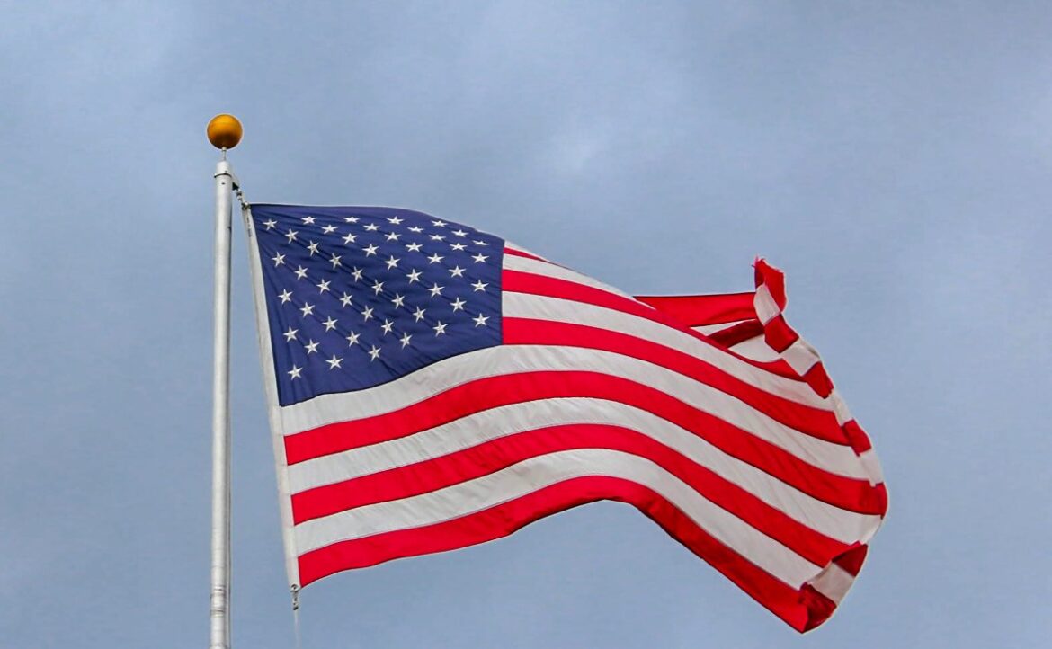 El embajador de EE.UU y la gobernadora de Quintana Roo se unen para abordar temas en comercio, turismo, economía, medio ambiente y seguridad.