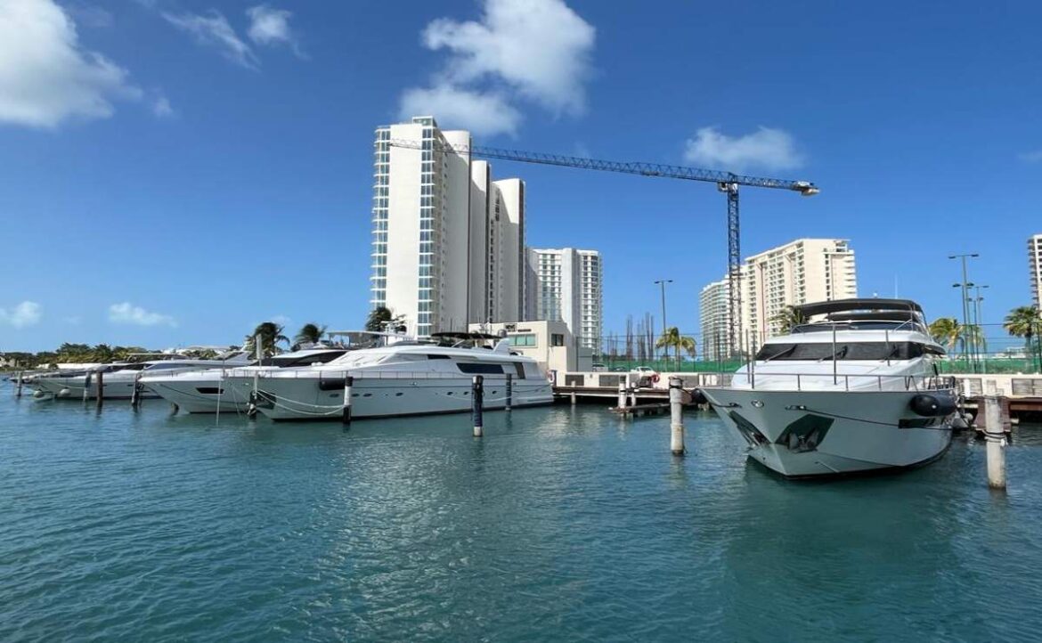 Se han detectado entre 50 y 70 embarcaciones operando ilegalmente en el Parque Marino de Cancún que sólo da 150 permisos legítimos.