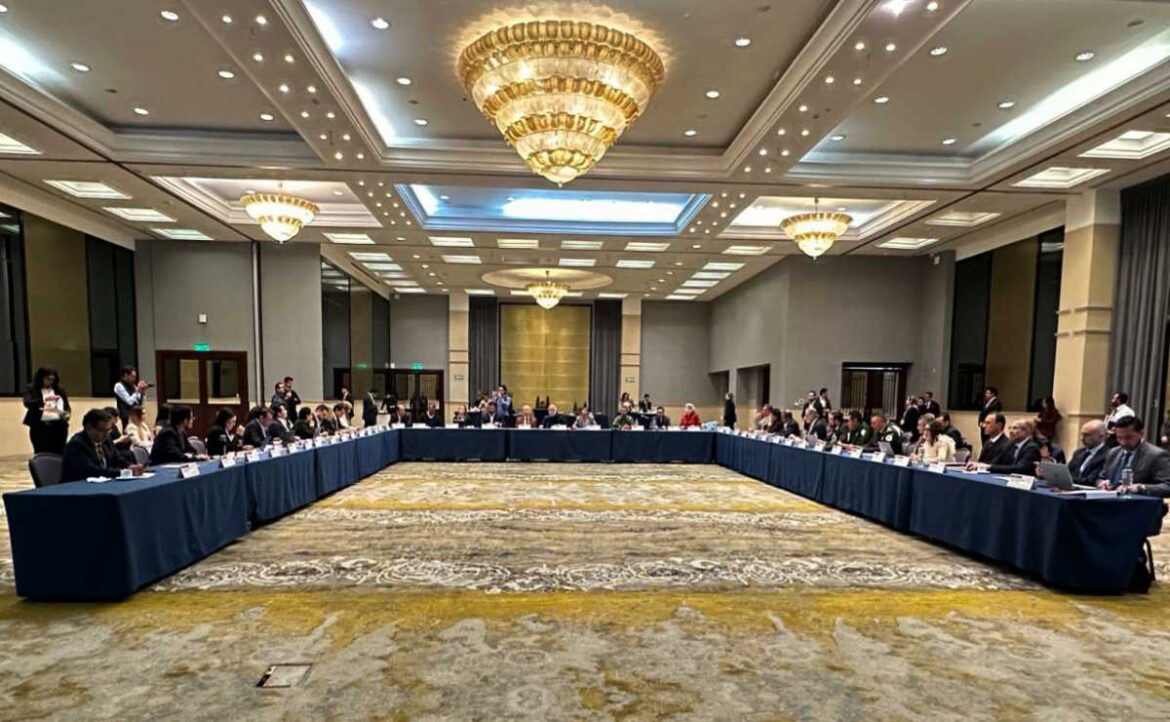secretarios-de-turismo-por-recuperación-de-acapulco Descubre los avances y estrategias abordados en la Primera Sesión Ordinaria 2023 de la Conferencia Nacional de Secretarios de Turismo y Funcionarios Turísticos. Desde la recuperación de Acapulco hasta la regulación de plataformas digitales y el desarrollo del Proyecto Prioritario Tren Maya, la reunión marcó pautas para impulsar el turismo. Con enfoque en la coordinación institucional, se presentaron convenios de verificación para mantener la calidad de servicios turísticos y se abordó la seguridad en el autotransporte terrestre. Un paso clave hacia la recta final de la administración y la consolidación de acciones para el crecimiento turístico integral.