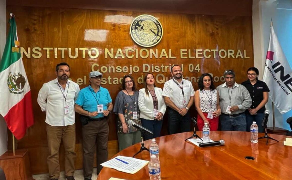 La entrega fue realizada por el vocal ejecutivo de la 04 Junta Distrital del INE, Fernando Montañez Silva, tras la aprobación.