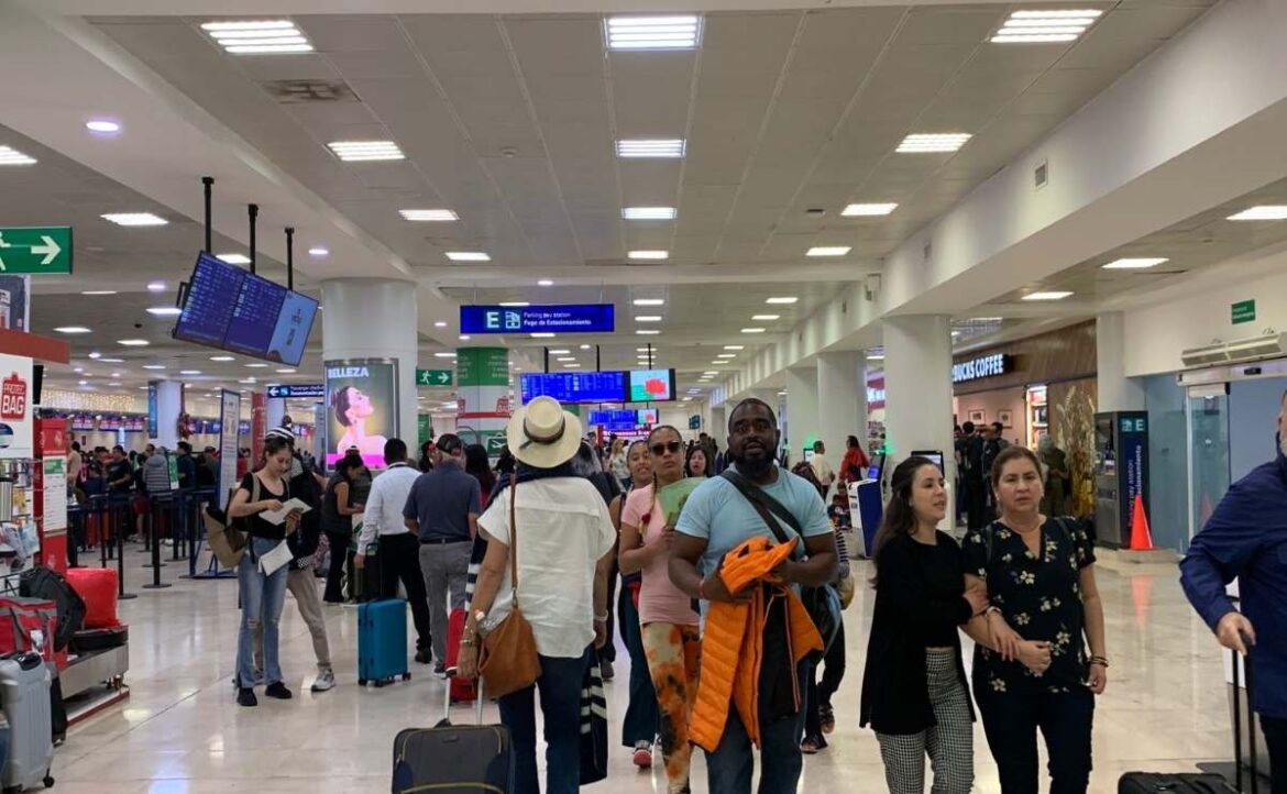crecerá-45-%-llegada-de-pasajeros-a-cancún- En el primer semestre de 2024, el Aeropuerto Internacional de Cancún recibirá 45% más pasajeros internacionales.