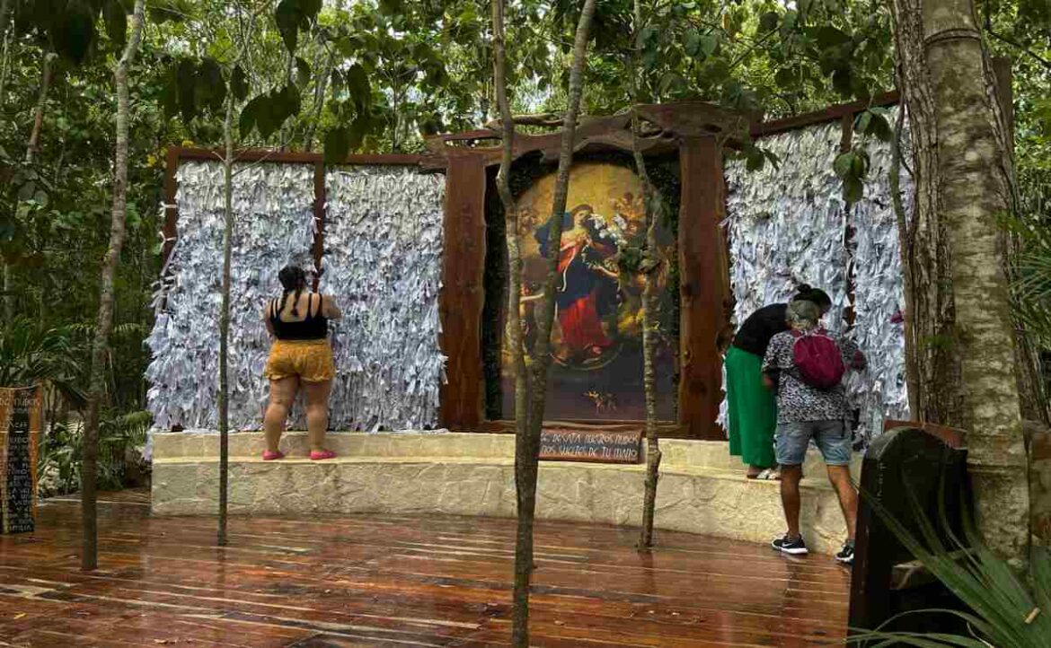La celebración de la Semana Santa casi duplicó la afluencia de peregrinos al Santuario María Desatadora de Nudos.