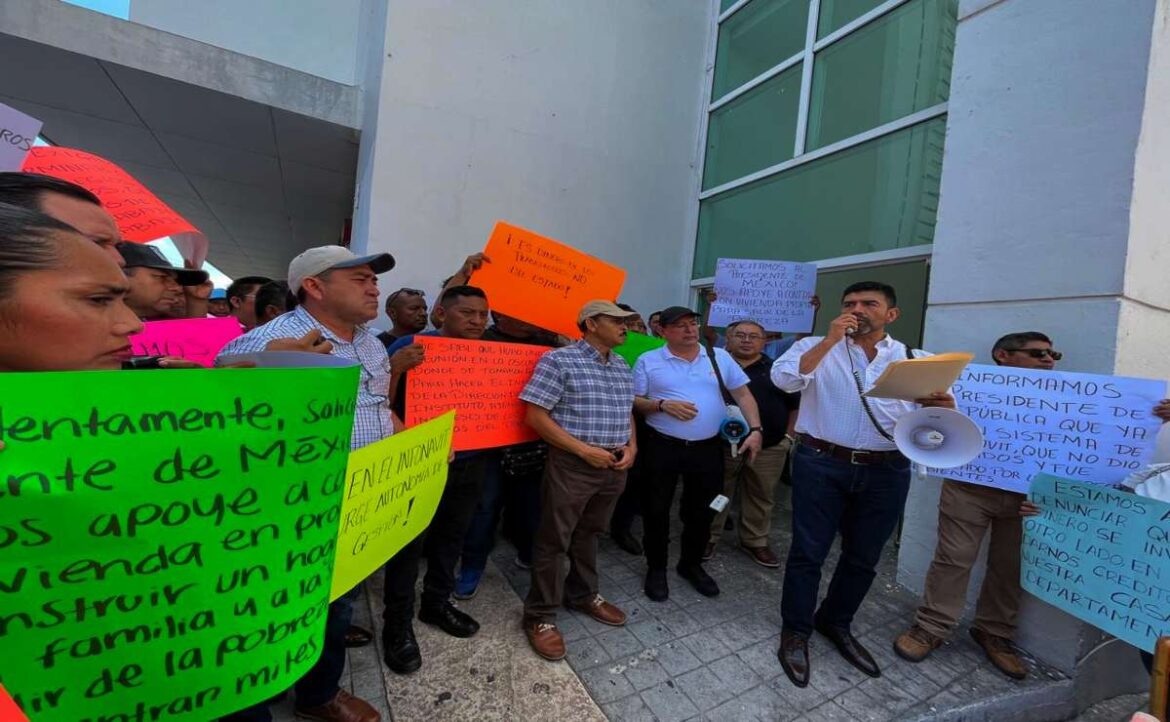 rechazan-esquema-de-arrendamiento-del-Infonavit- Rechazan trabajadores sindicalizados esquema de arrendamiento de vivienda social que pretende impulsar el Infonavit.