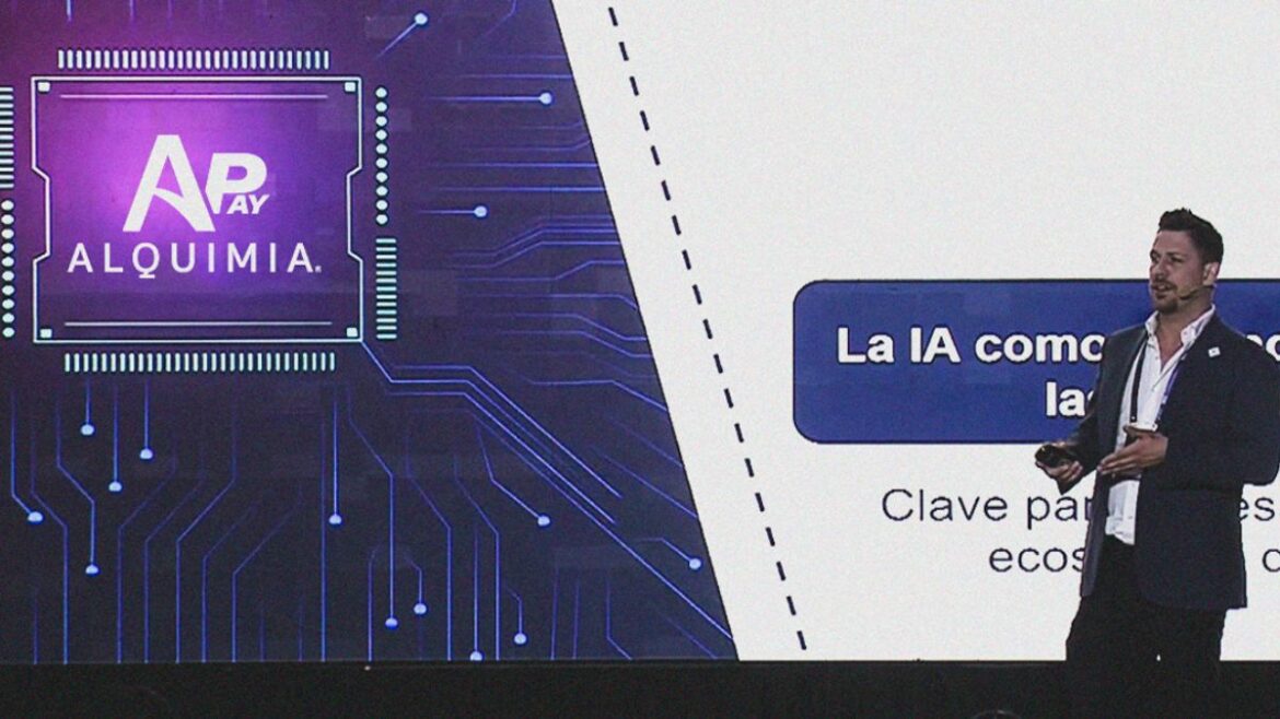 El CEO de AlquimiaPay, Sergio Loredo, participó en el Congreso América Digital, en Santiago de Chile, donde fue el único ponente mexicano. 